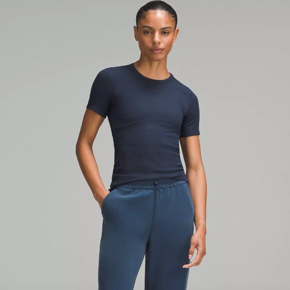 NWT! Lululemon 'Hold Tight' Short-Sleeve Shirt True Navy Size 6 - Picture 2 of 5